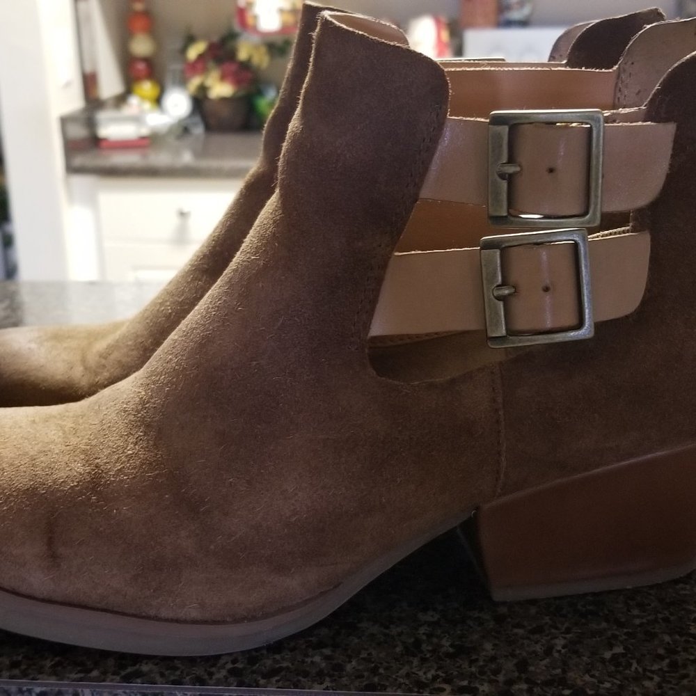 Tan Korks Buckle Booties